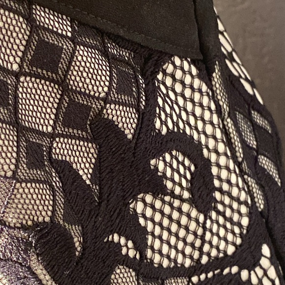 BEBE - NWT - tank: zip b/w lace halter bandaid handkerchief w peplum, lining - L - Picture 14 of 16